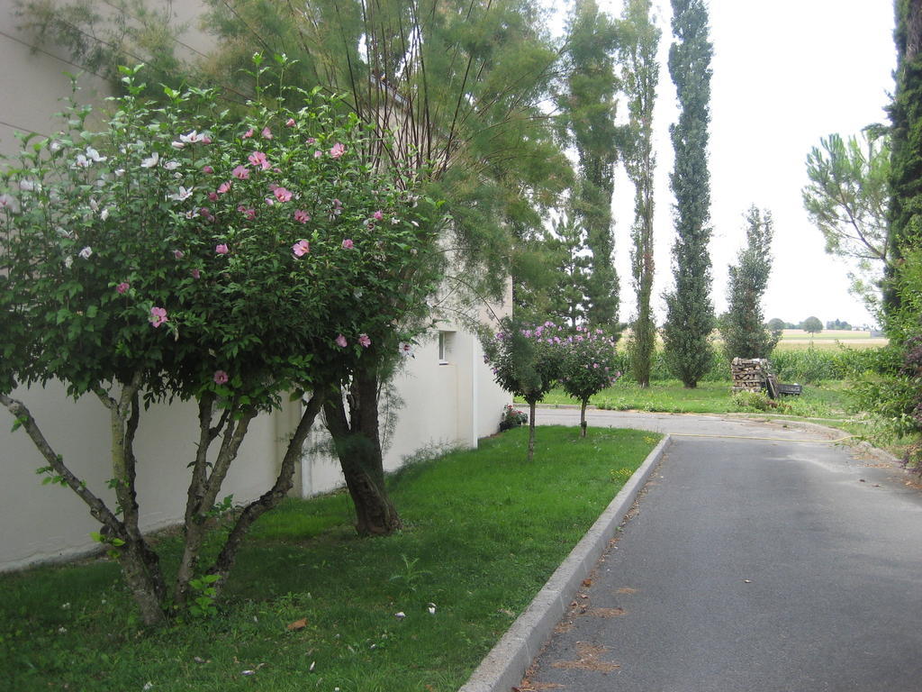 Hotel Bon Repos Barbezieux-Saint-Hilaire Екстер'єр фото